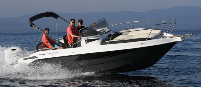 B2 MARINE 702 SUN DECK Day Cruiser