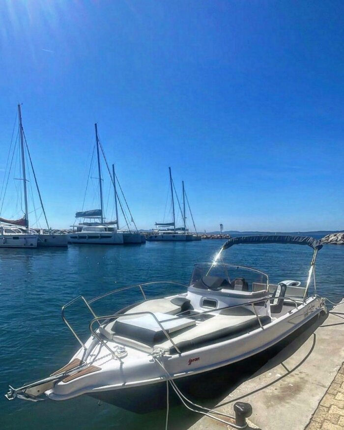B2 MARINE 702 SUN DECK Day Cruiser – Image 10