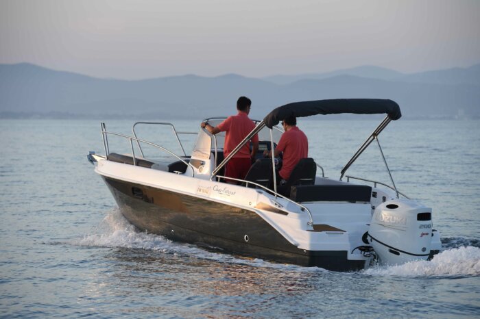 B2 MARINE 702 SUN DECK Day Cruiser – Image 2