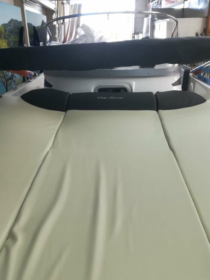 B2 MARINE 702 SUN DECK Day Cruiser – Image 7