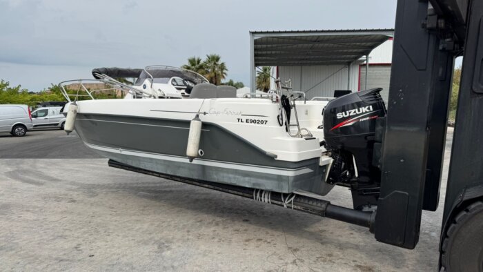 B2 MARINE 652 Day Cruiser – Image 2