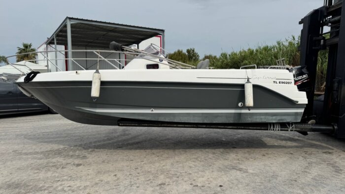 B2 MARINE 652 Day Cruiser – Image 3