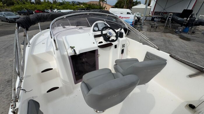 B2 MARINE 652 Day Cruiser – Image 4