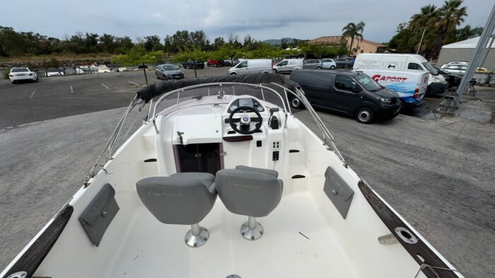 B2 MARINE 652 Day Cruiser – Image 5