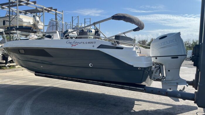 B2 MARINE CAP FERRET 702 SUN DECK Day Cruiser – Image 2