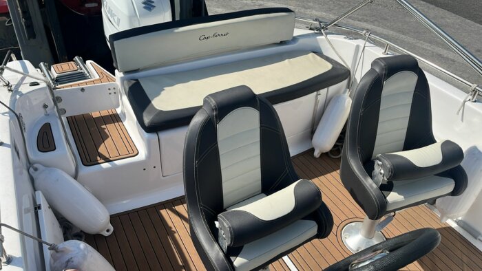 B2 MARINE CAP FERRET 702 SUN DECK Day Cruiser – Image 5