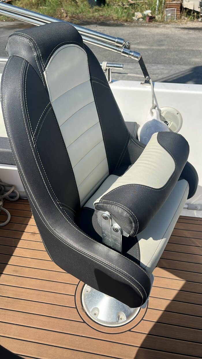 B2 MARINE CAP FERRET 702 SUN DECK Day Cruiser – Image 6