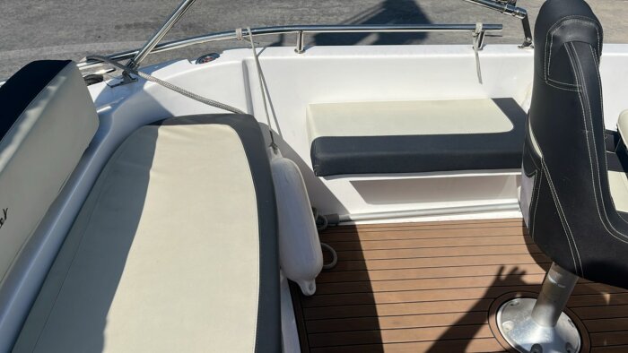 B2 MARINE CAP FERRET 702 SUN DECK Day Cruiser – Image 7