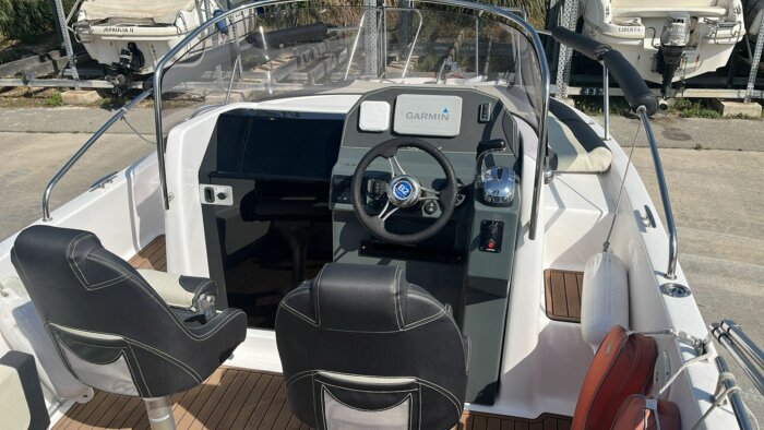 B2 MARINE CAP FERRET 702 SUN DECK Day Cruiser – Image 8