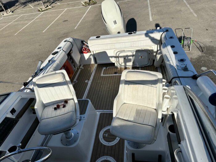 BOSTON WHALER 23 CONQUEST Cabin Cruiser – Image 10