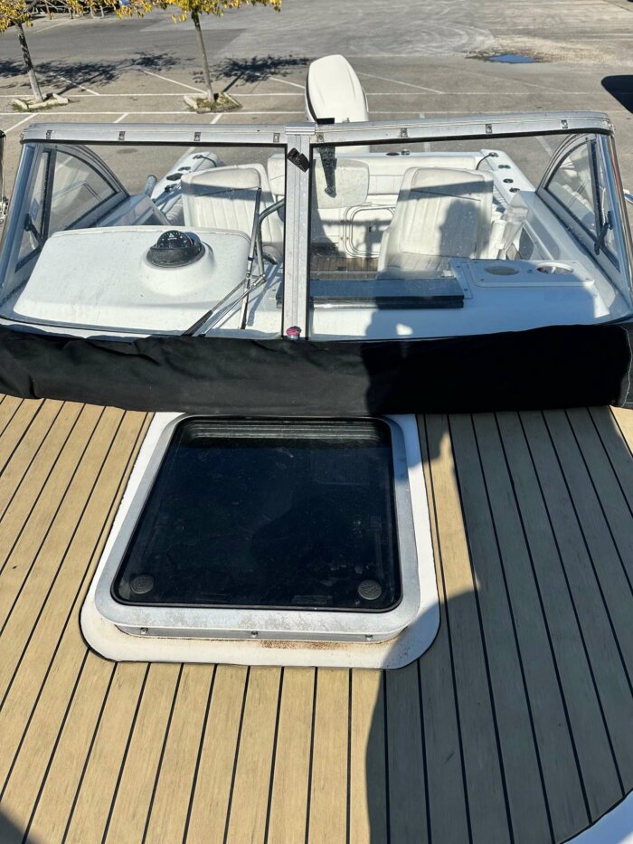 BOSTON WHALER 23 CONQUEST Cabin Cruiser – Image 9