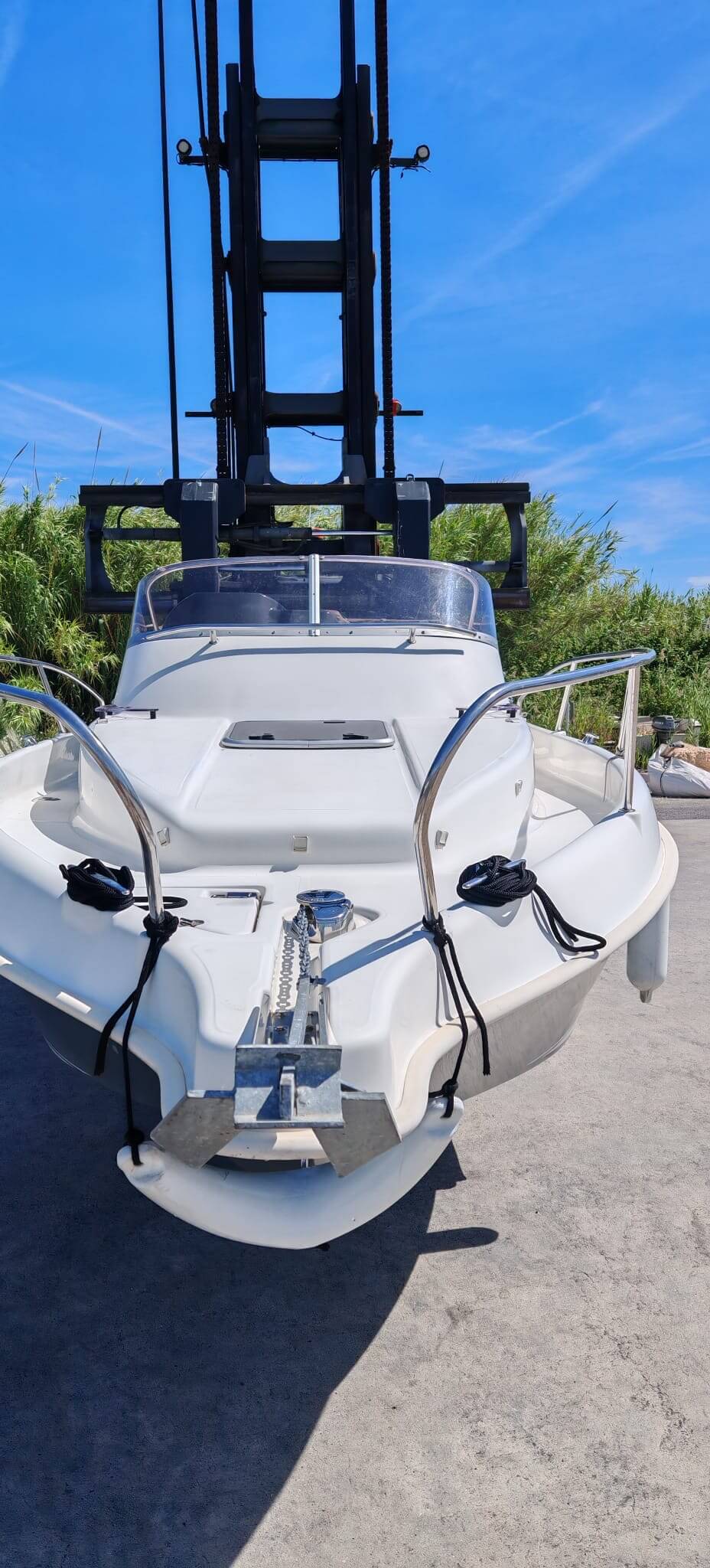 B2 MARINE CAP FERRET 752 DAY CRUISER Cabin Cruiser – Image 3
