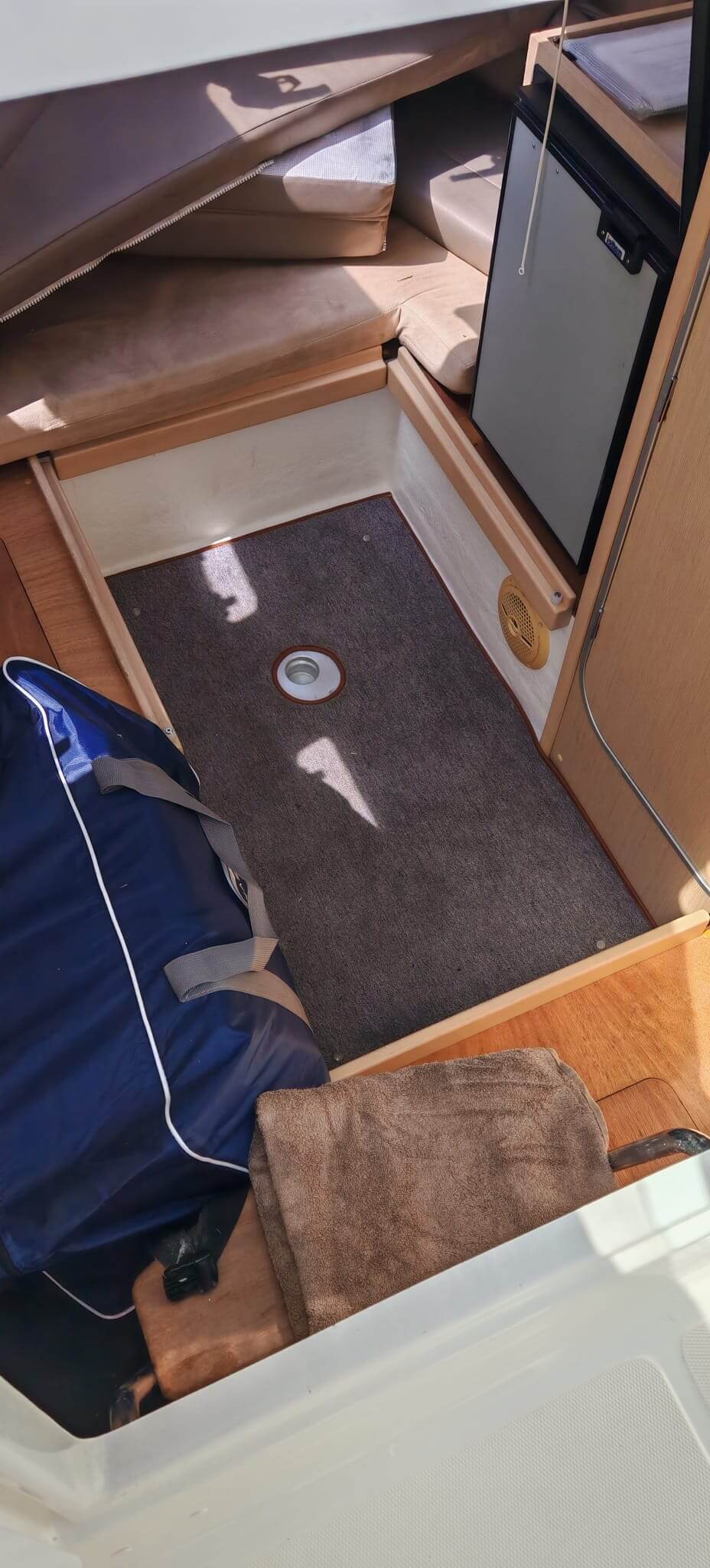 B2 MARINE CAP FERRET 752 DAY CRUISER Cabin Cruiser – Image 7